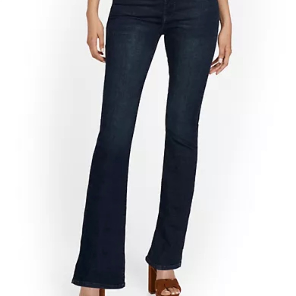New York & Company Curvy Bootcut Jeans size 6